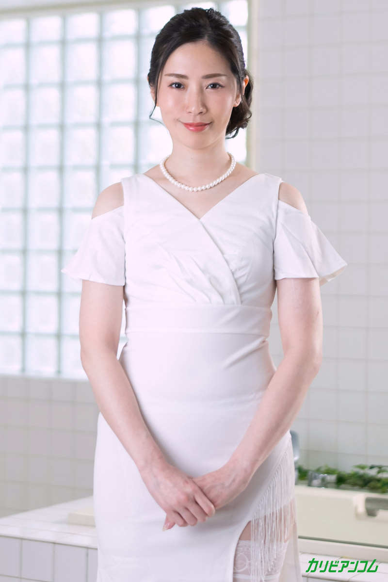 新城由衣